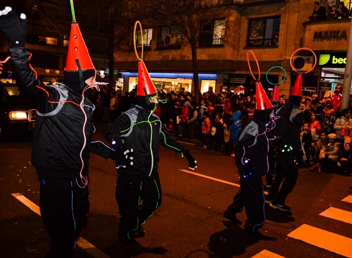 Animación infantil duendes de luces en cabalgata de reyes